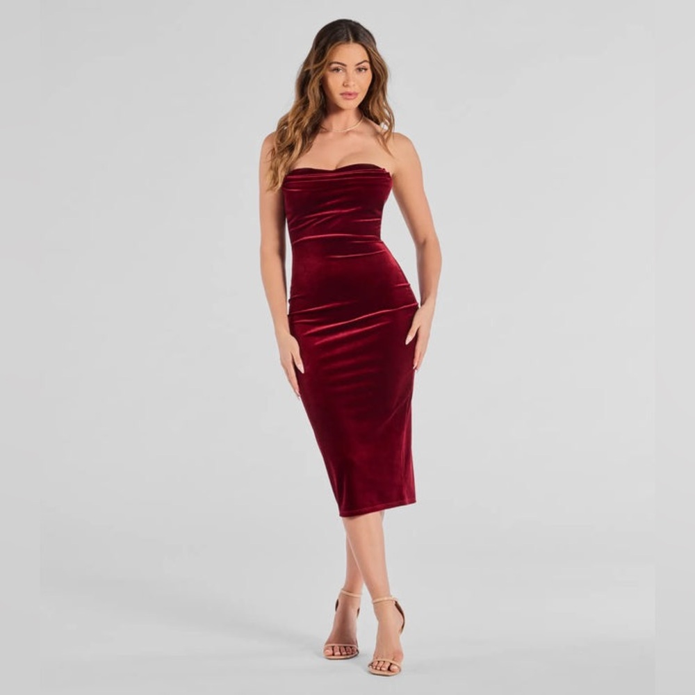 Sophisticated Enchantment Velvet Midi Dress in Burgunday size SMALL